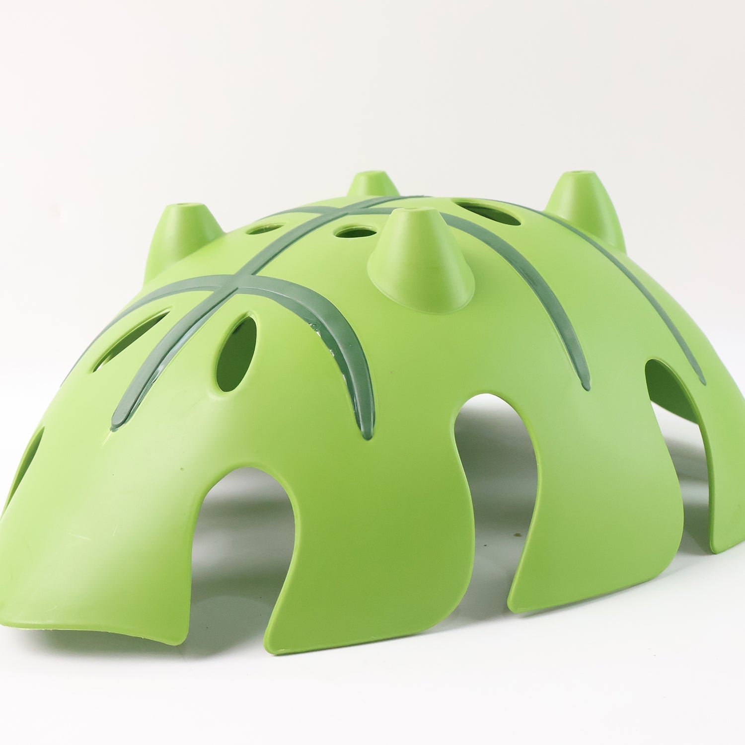 Leaf-Shaped Plastic Fruit Basket (1 Pc) Leaf-Shaped Plastic Fruit Basket (1 Pc)